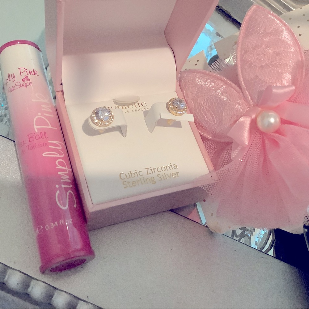Super cute bundle earrings perfume